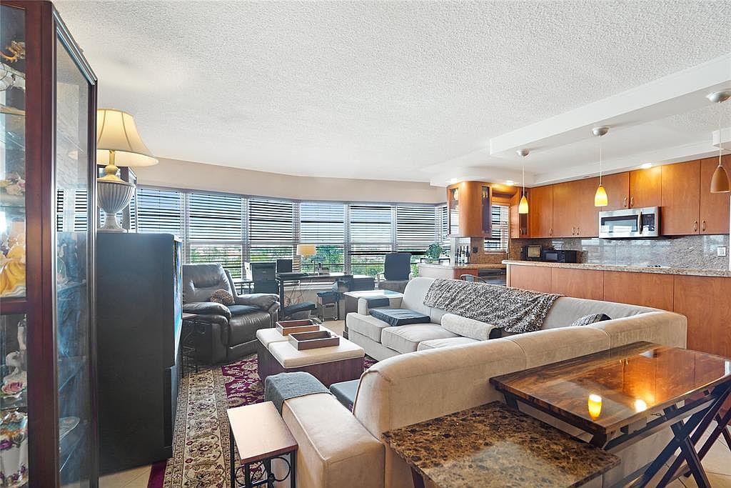 2500 NE 48th Ln #608