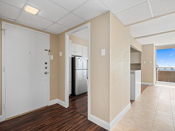5th image of 715 S Upper Broadway St APT 402