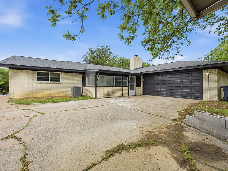 3013 Conejos Dr — Photo 4