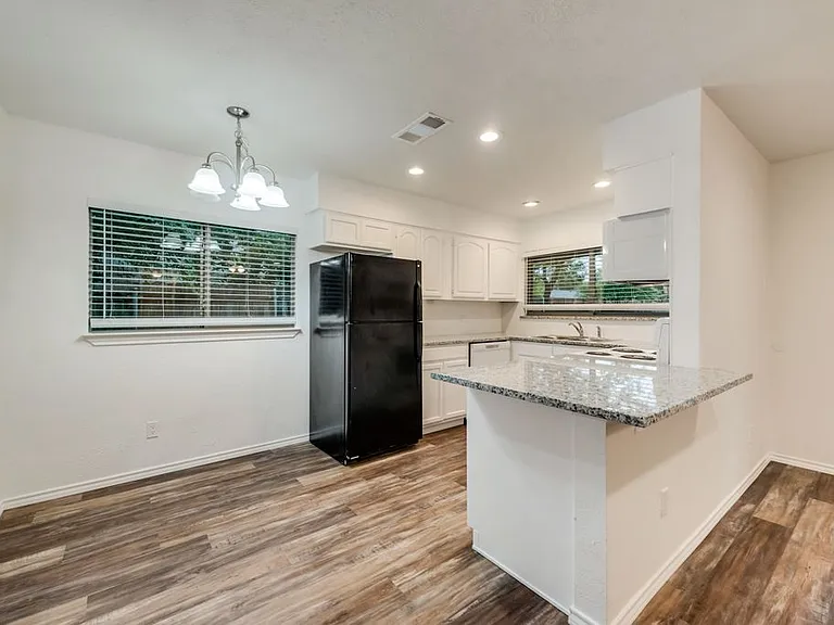 901 Hudson Dr — Photo 4
