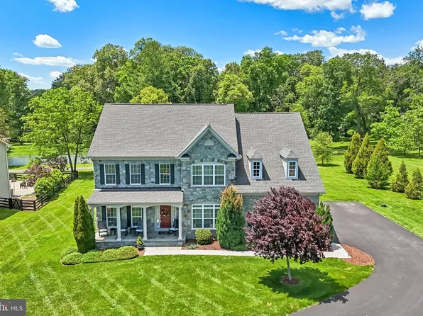 17351 Harmony Vista Dr, Hamilton, VA 20158