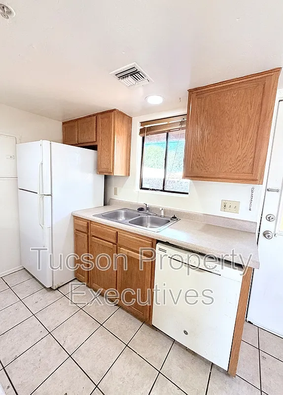 2 bed, 2.0 bath, 1300 sqft, $1,300 — Photo 3