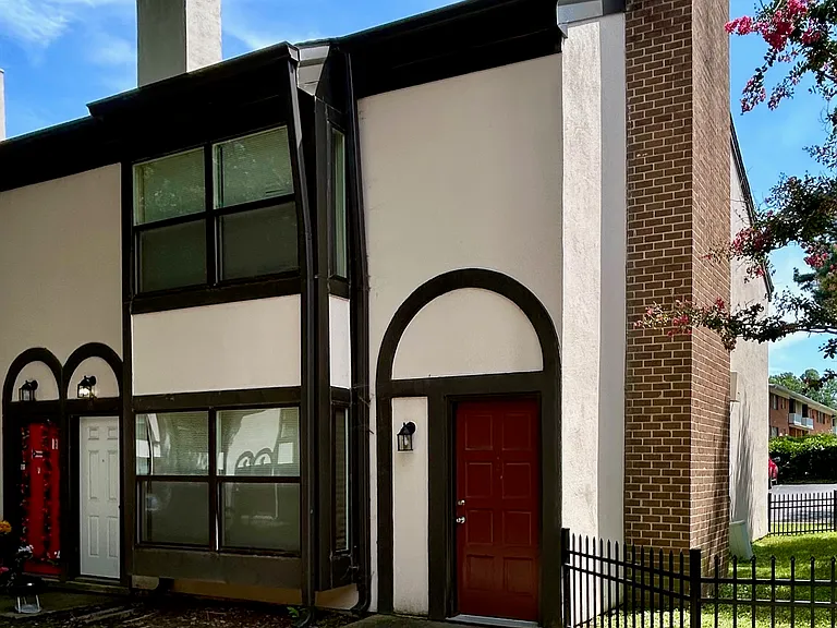 Ashton Square Apartments — Photo 11