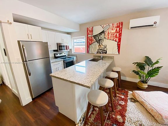 5th image of 274 NW 32nd St APT 6