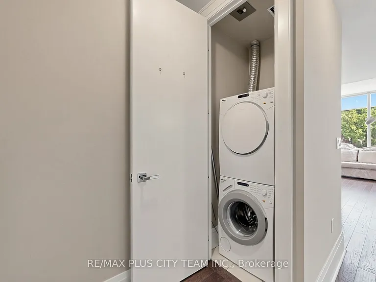 29 Queens Quay E #Townhouse 122 — Photo 12