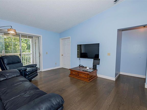 3rd image of 39 Berview Cir APT C