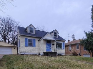 864 Emerald Ave NE, Grand Rapids, MI 49503