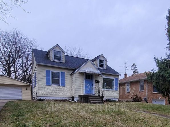 864 Emerald Ave NE