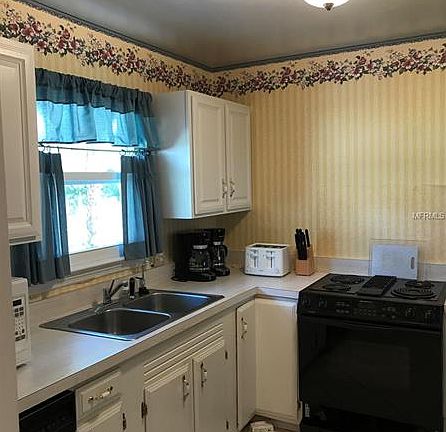 2nd image of 1004 Villa Ln #2