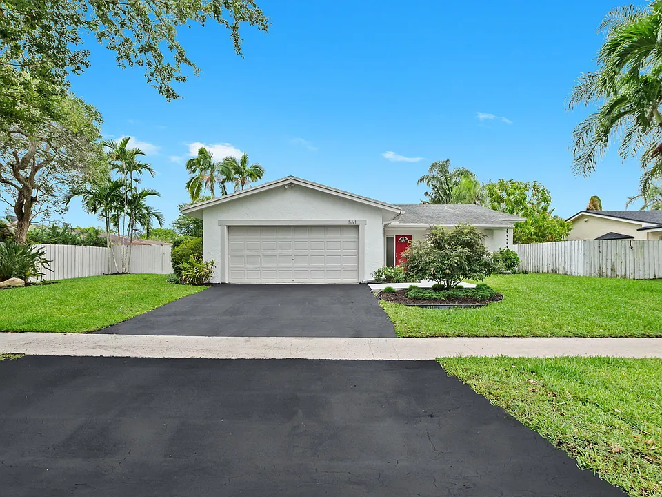 561 SW 168th Ter
