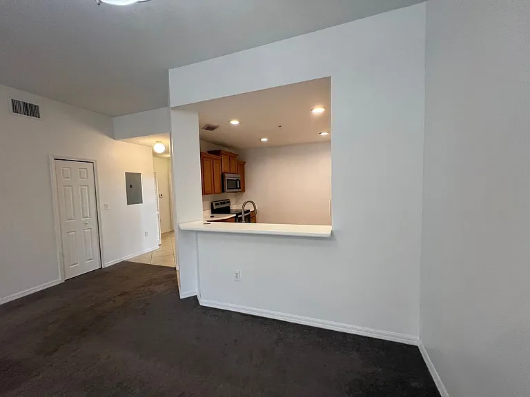 940 Spring Park St #12 — Photo 12