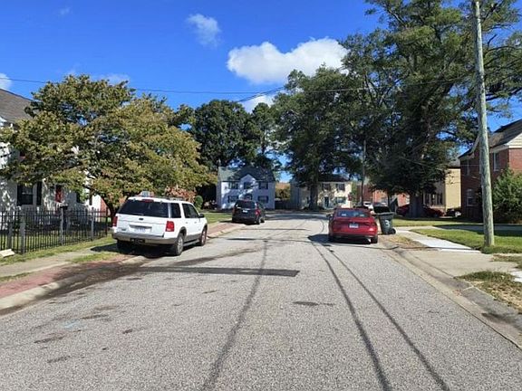 Exterior Neighborhood (street photo)