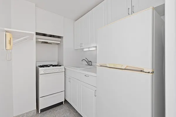 Rented by Douglas Elliman | media 5