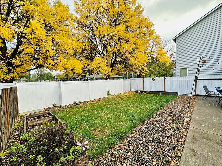5216 NE Schoeler Cir — Photo 35