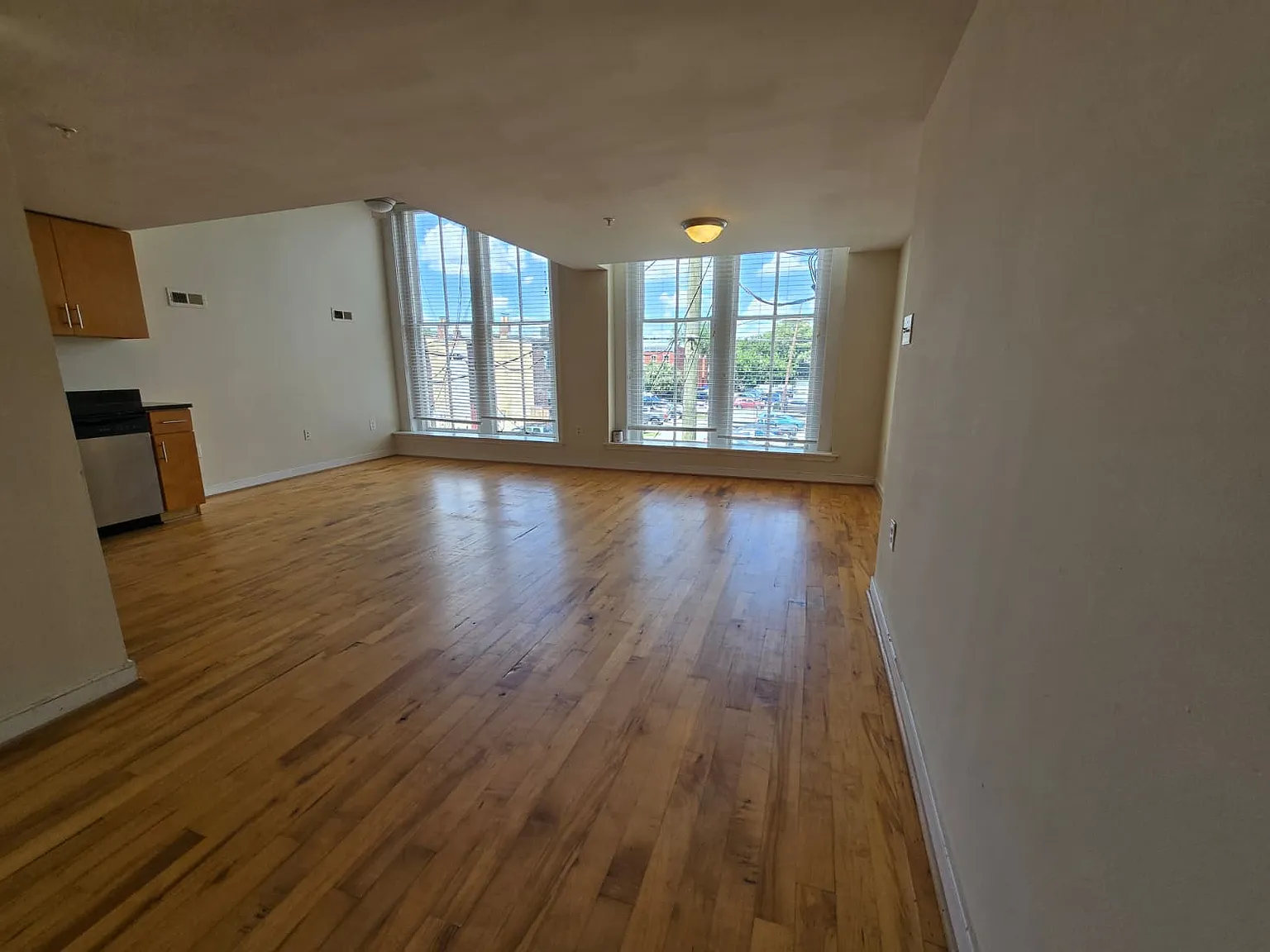 2 bed, 903 sqft, $1,595 — Photo 3