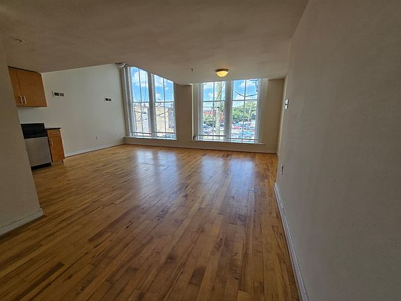 3rd image of 14 W Broad St #208