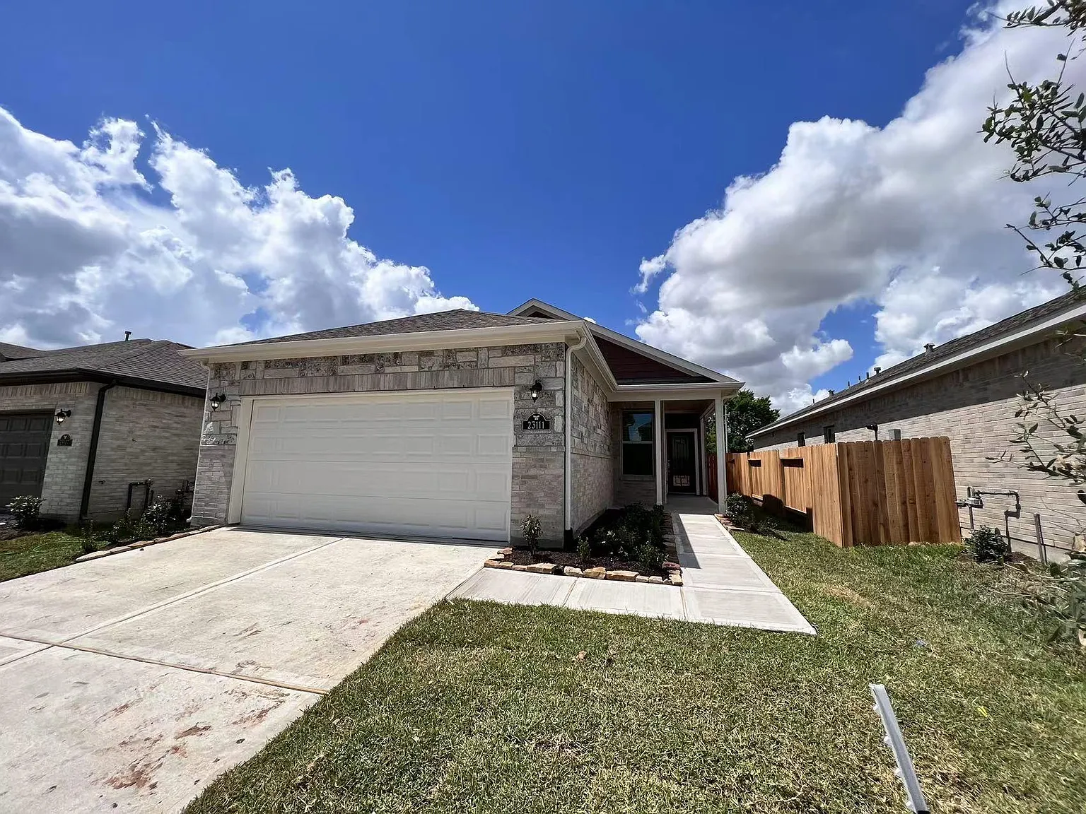 4 bed, 2.0 bath, 1521 sqft, $1,999 — Photo 2
