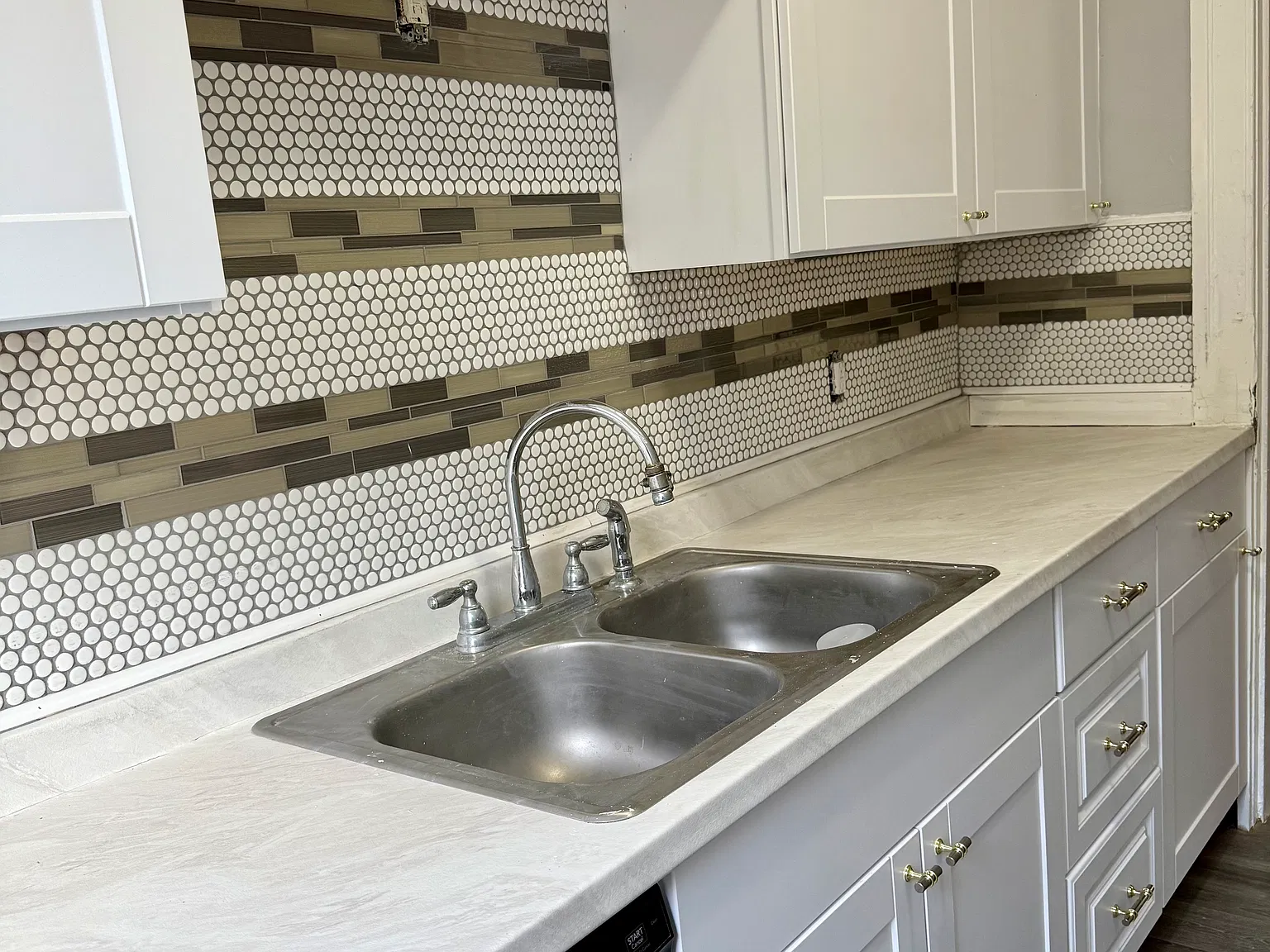 97 Dana Ave — Photo 1