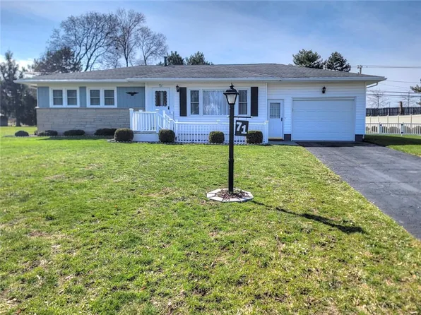 71 Fox Meadow Rd, Rochester, NY 14626