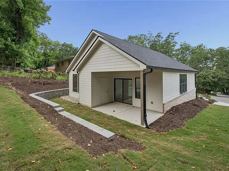 2050 Morehouse Dr NW — Photo 24