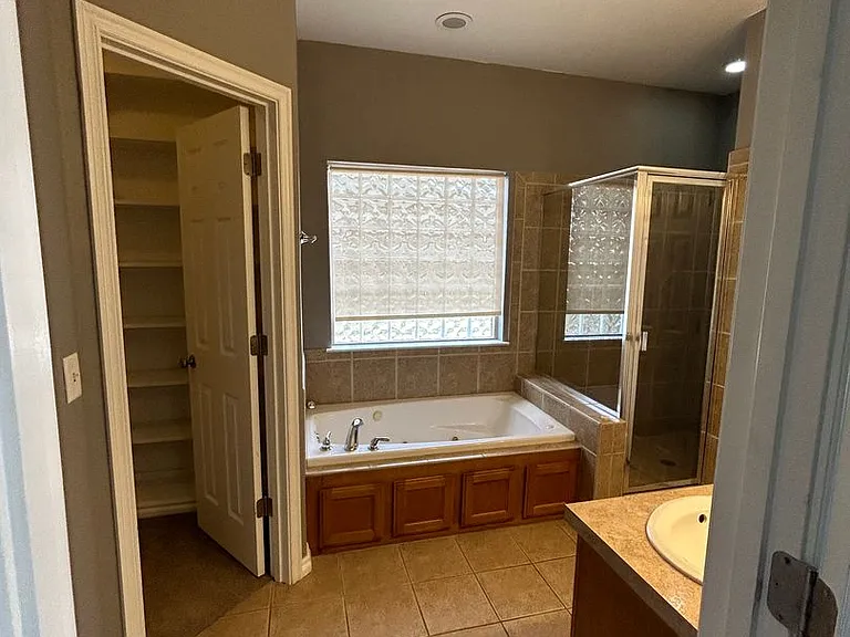 211 NW Cherry Ave — Photo 21