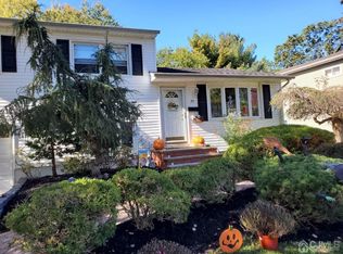 20 Finley Rd, Edison, NJ 08817