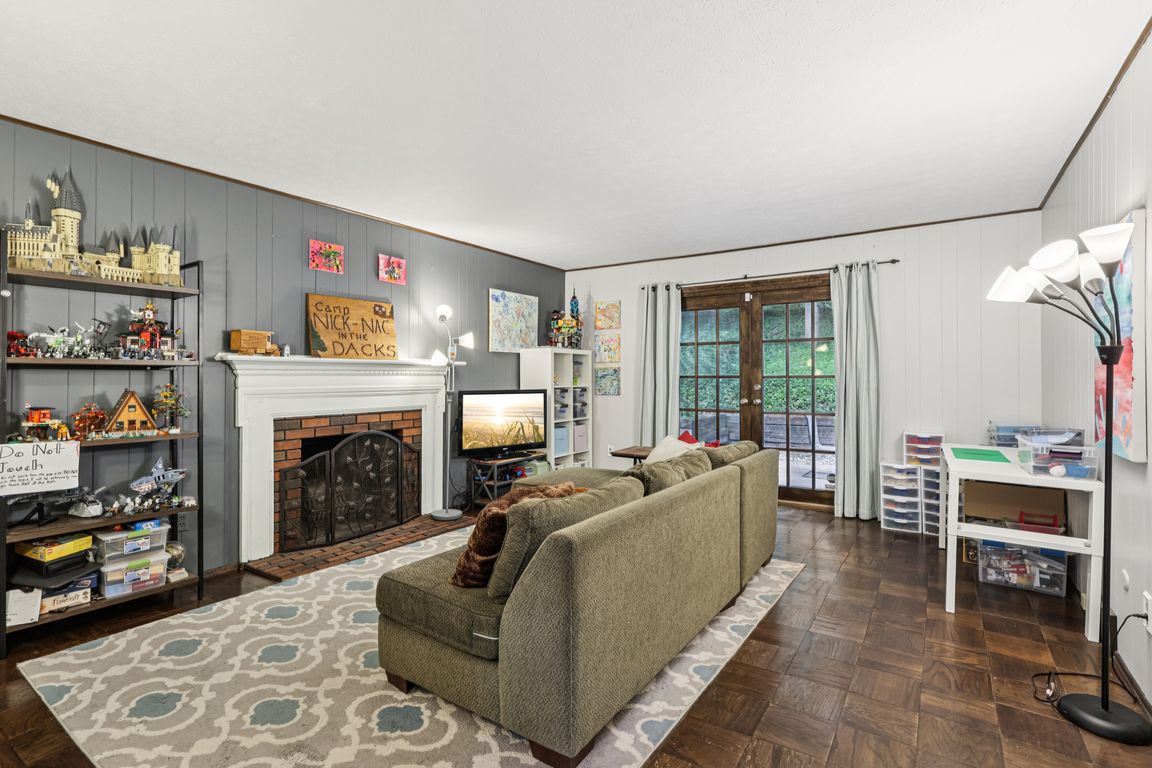 Lafayette Dr-S0307-008.jpg