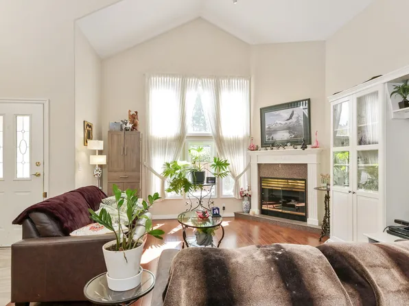 13911 16th Ave #7, Surrey, BC V4A 1P8