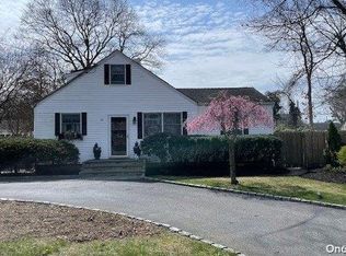 30 Ralph Ave, Lake grove, NY 11755