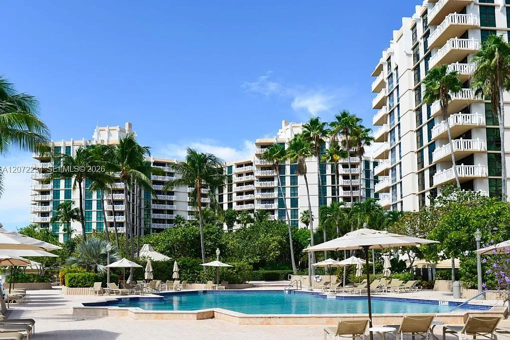 Towers Of Key Biscayne Co — Photo 2