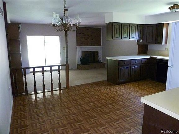 5th image of 162 Eileen Dr