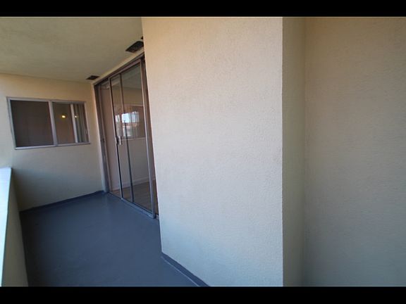 4th image of 1728 Montana Ave #5D