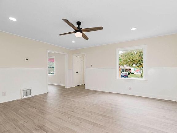 5th image of 3010 W 46th Ave