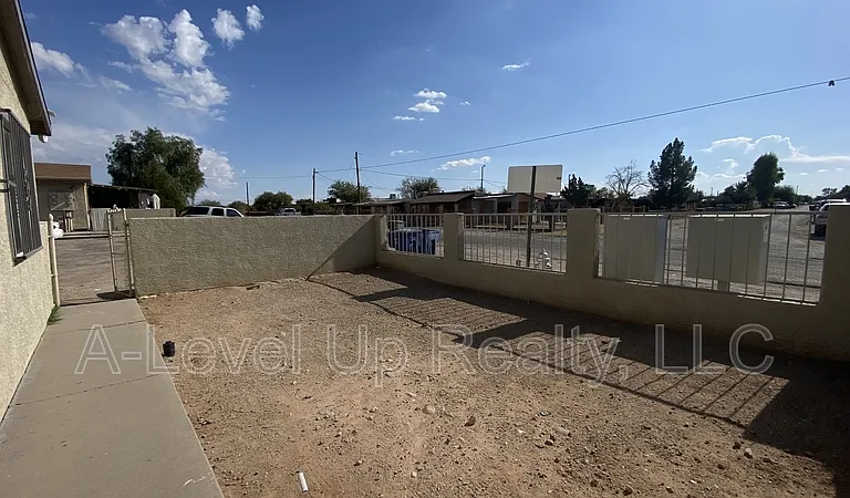 403 E Thoroughbred St — Photo 24