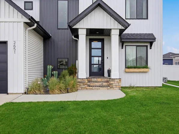 2651 Golden Ln S, Fargo, ND 58104