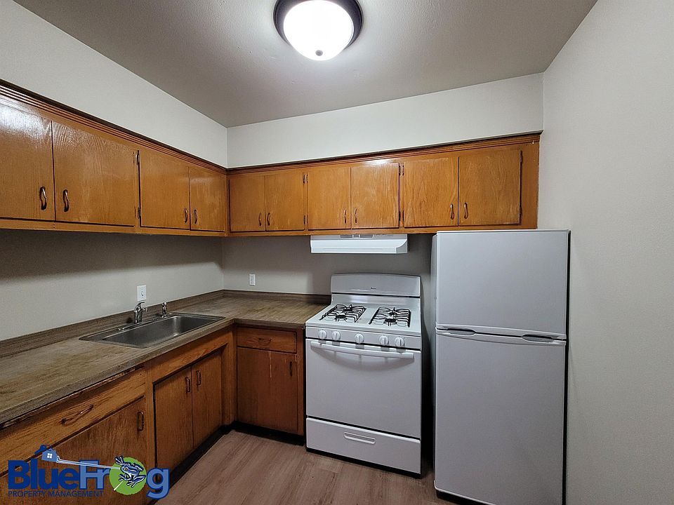 2nd image of 210 N Summit St #10987730
