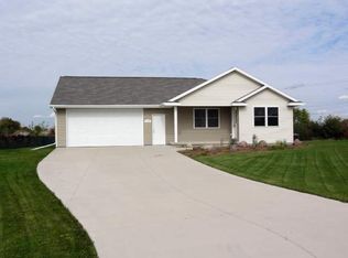 1120 Golden Field Rd, Neenah, WI 54956