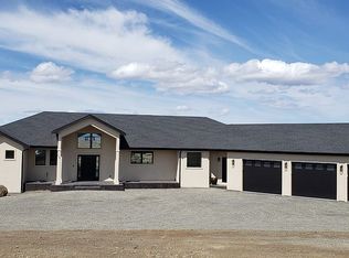 330 Lookout Point Dr, Selah, WA 98942