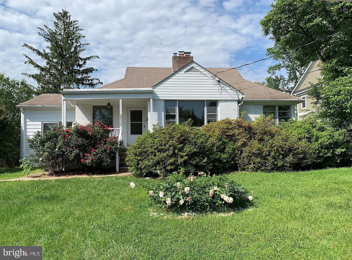 5 bed, 2.0 bath, 2633 sqft, $4,200 — Photo 1