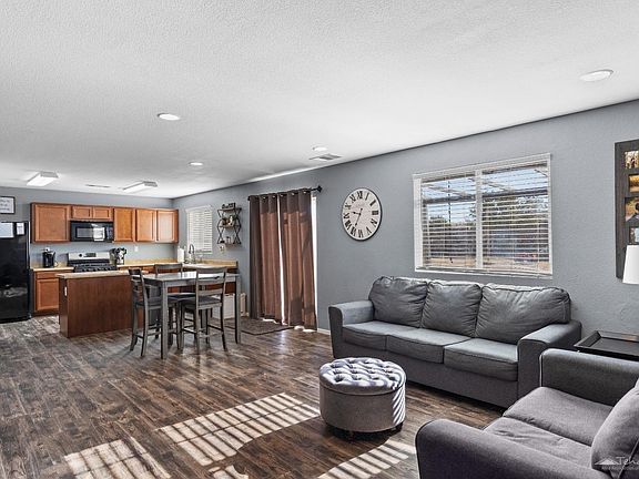 5th image of 43052 Fleetwood Dr