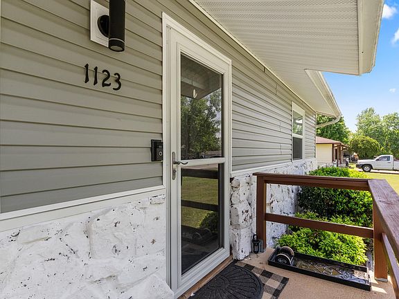 2nd image of 1123 Ridgecrest