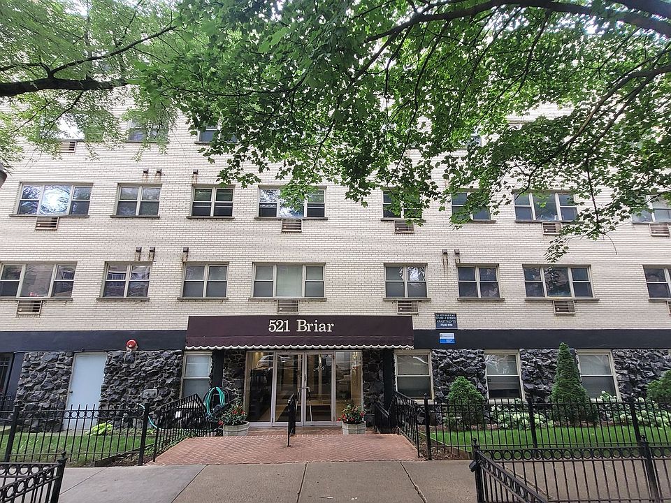 1st image of 521 W Briar Pl #305