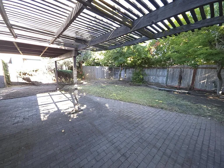2217 Polk Way — Photo 40