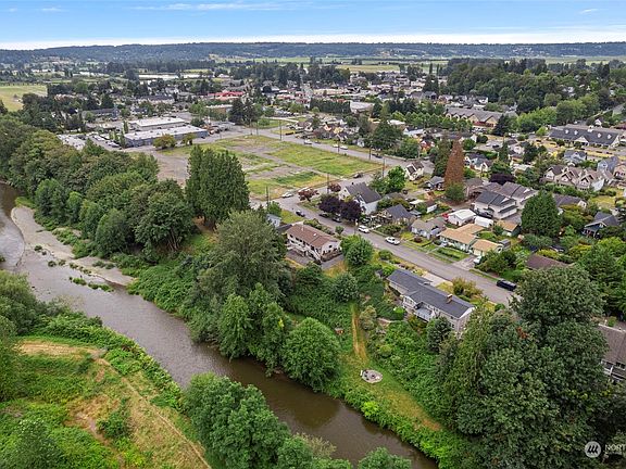 3rd image of 405 Cypress Avenue