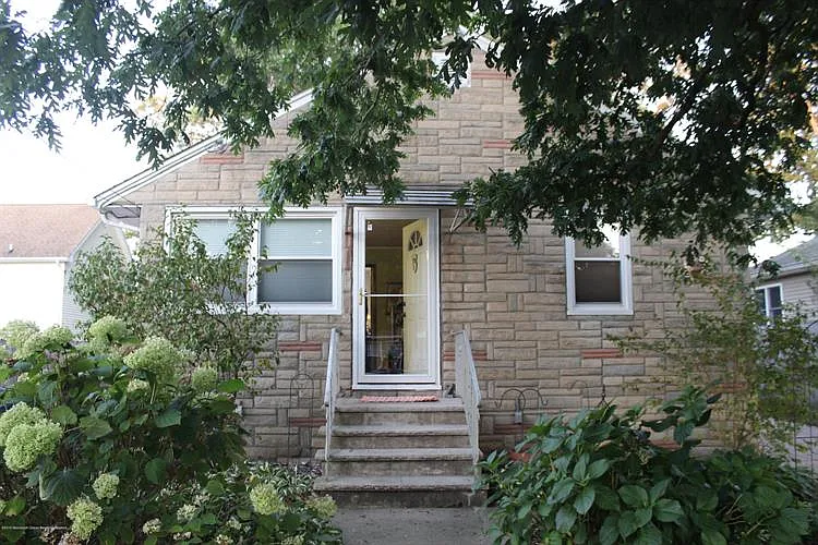 521 Harvey Ave photo 1