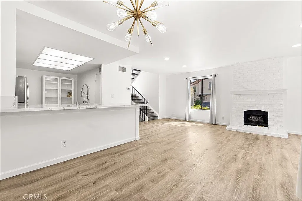 3 bed, 1398 sqft, $4,350 — Photo 3