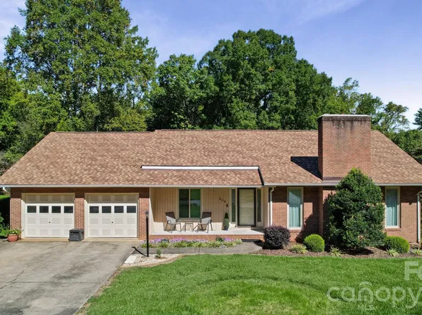 306 Starmount Dr, Statesville, NC 28677