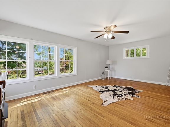 5th image of 409 NE Walnut Place
