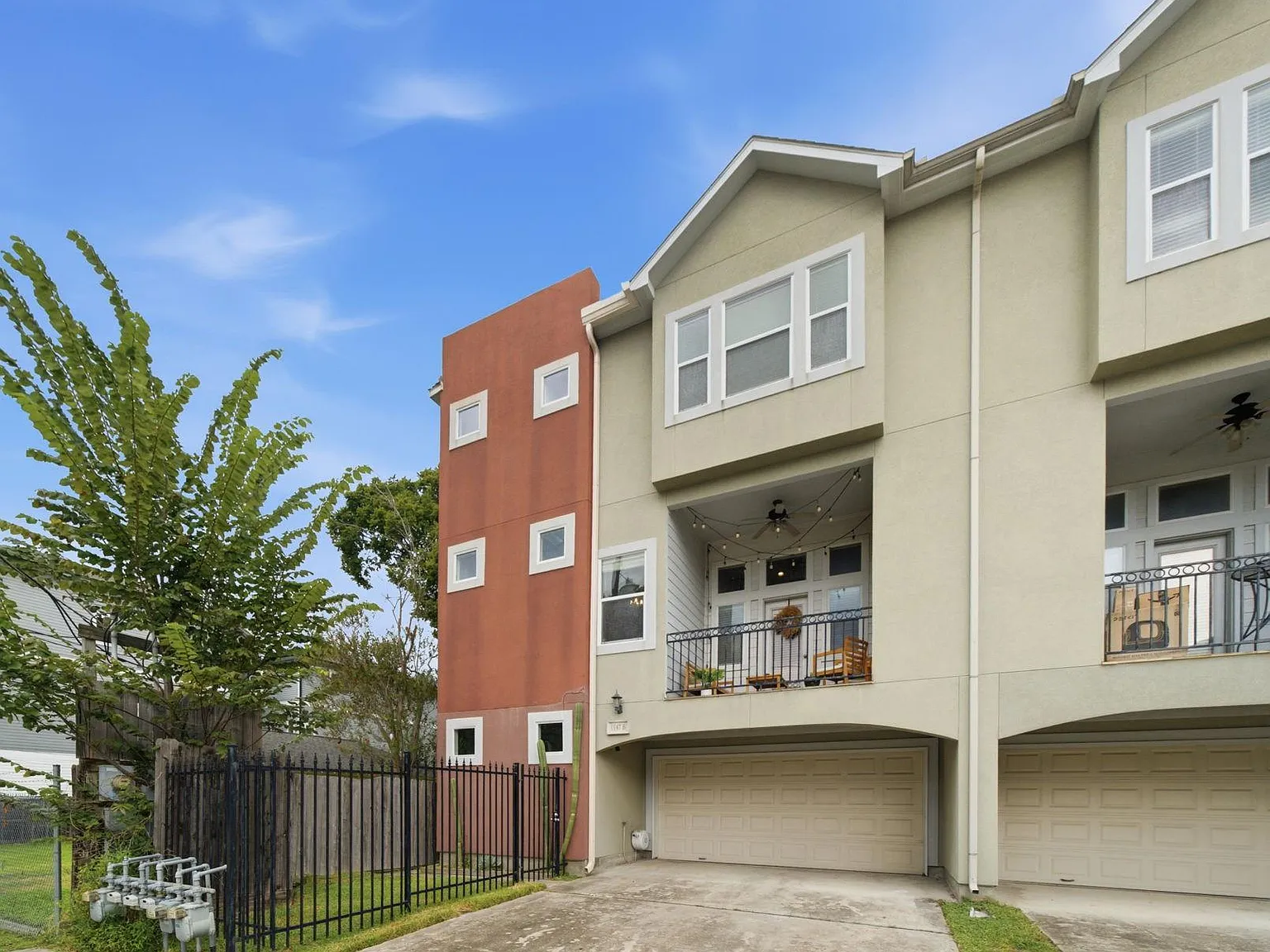 3 bed, 3.5 bath, 2132 sqft, $2,700 — Photo 2