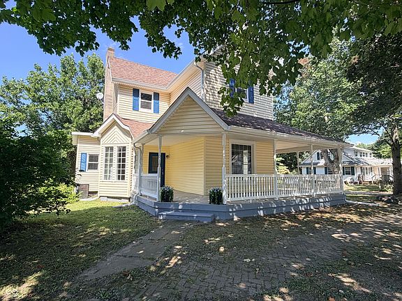 3rd image of 107 E Main St